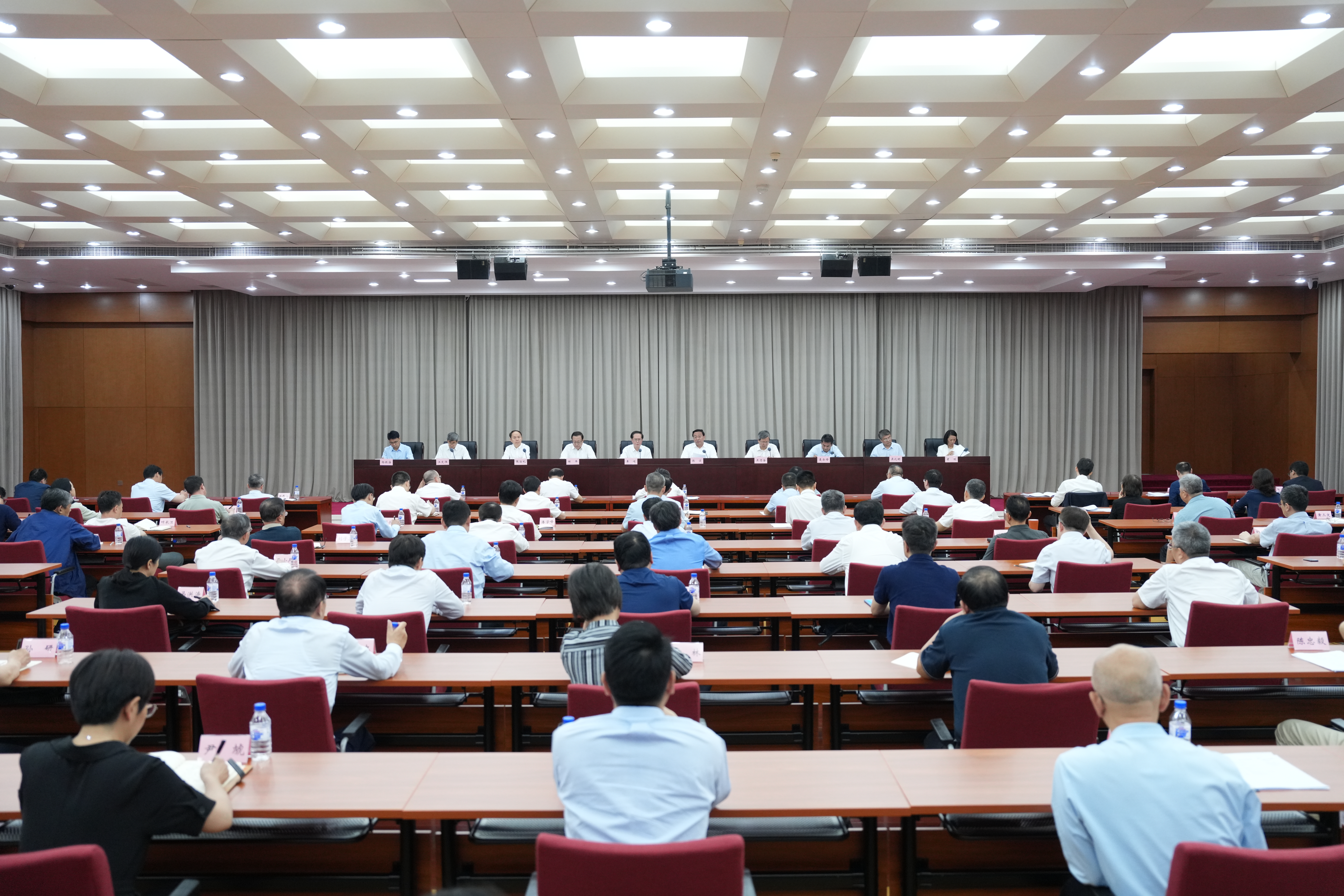农业农村部召开部系统深化以案促学促查促改推进会 深刻汲取唐仁健严重违纪违法案件教训